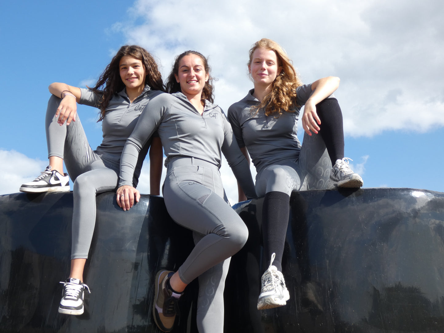 Vivaldi Longsleeve Grijs – Stijlvol Ruitershirt met Lange Mouwen en Opstaande Kraag.