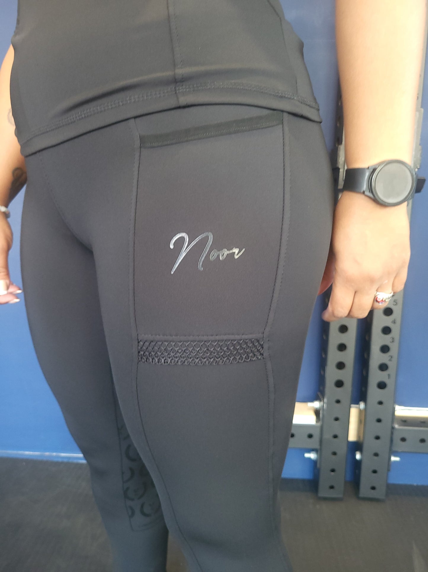 Noor Zwarte Rijlegging Dames – Comfort, Grip & Stijl voor Iedere Ruiter